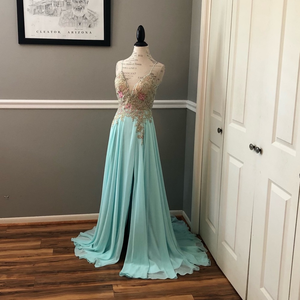 NEW JOVANI SZ 2 SKY BLUE BEADED ILLUSION CHIFFON FORMAL EVENING GOWN